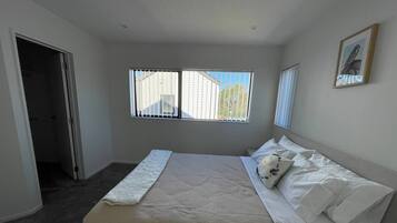 4 bedrooms, iron/ironing board, free WiFi, bed sheets