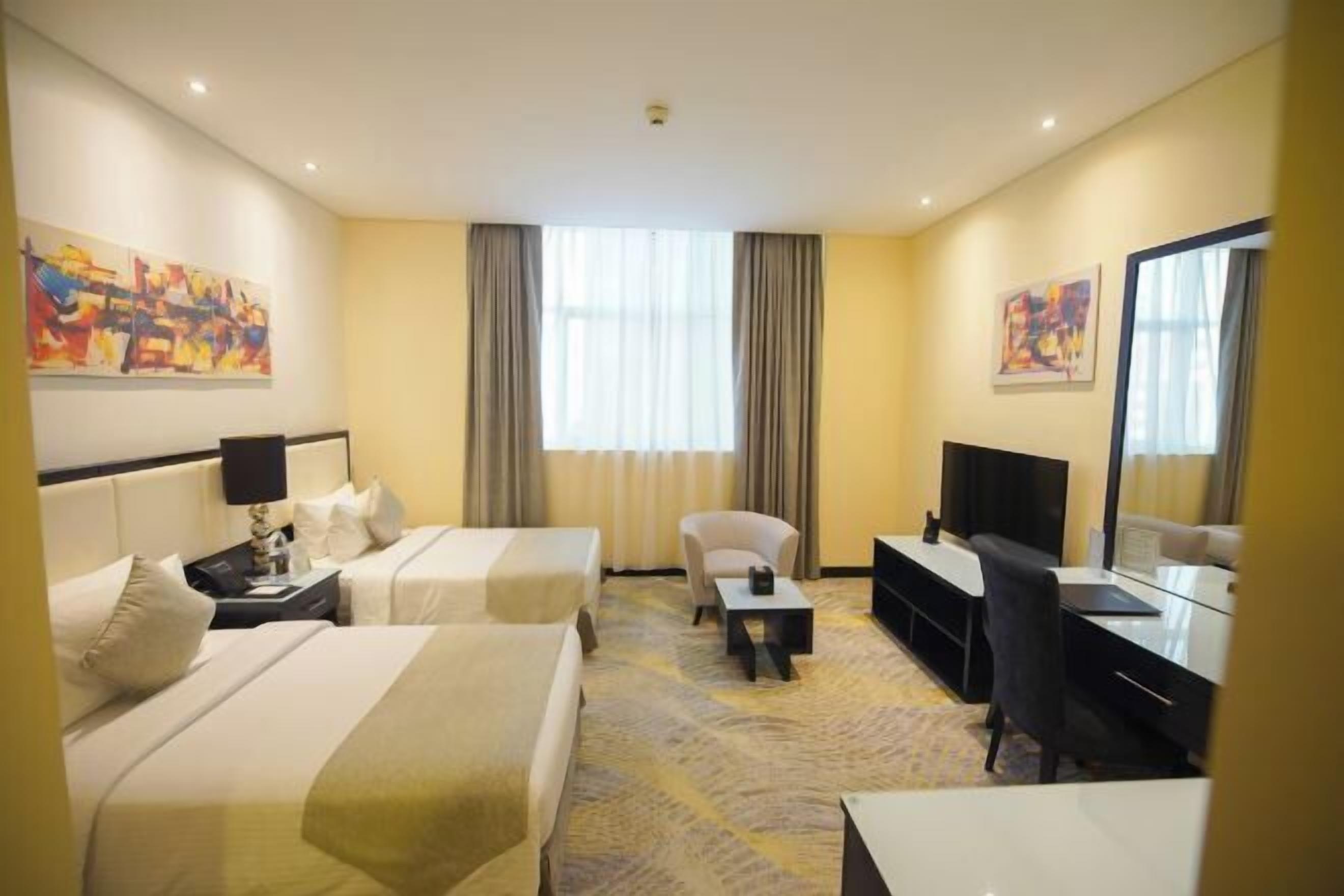 Caja de seguridad en la habitación y escritorio 