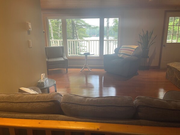 Smart TV, fireplace, stereo, computer monitors