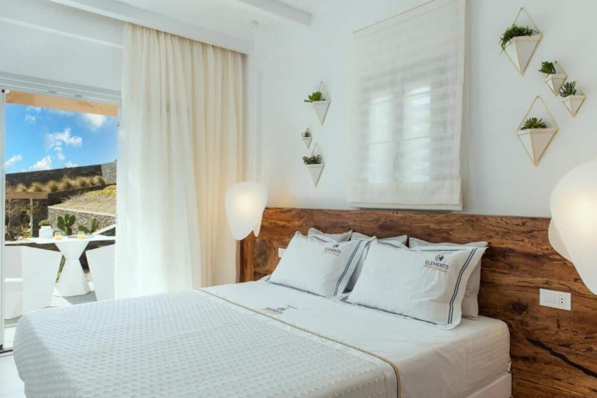 Ropa de cama de alta calidad, colchones con efecto memoria y minibar