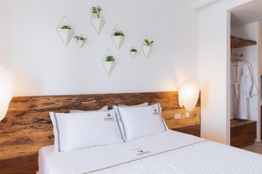 Hochwertige Bettwaren, Betten mit Memory-Foam-Matratzen, Minibar