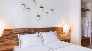 Hochwertige Bettwaren, Betten mit Memory-Foam-Matratzen, Minibar