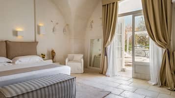 Deluxe Suite - Kids & Teens Free | Biancheria da letto di alta qualità, minibar, insonorizzazione