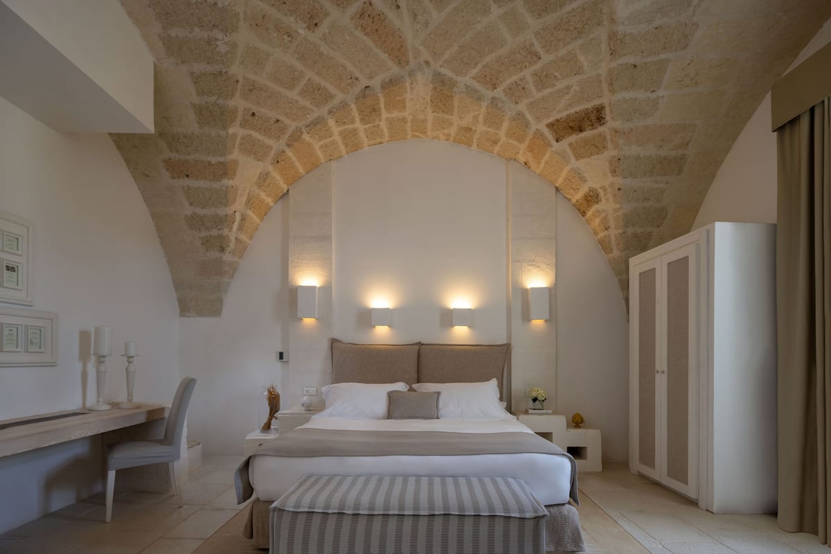 Deluxe Suite - Kids & Teens Free | 1 bedroom, premium bedding, minibar, soundproofing