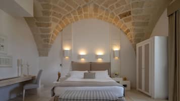 Deluxe Suite - Kids & Teens Free | 1 bedroom, premium bedding, minibar, soundproofing
