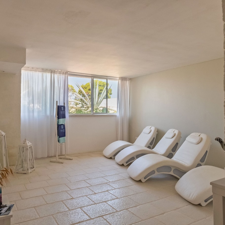 Body treatments, body wraps, body scrubs, facials, 2 treatment rooms