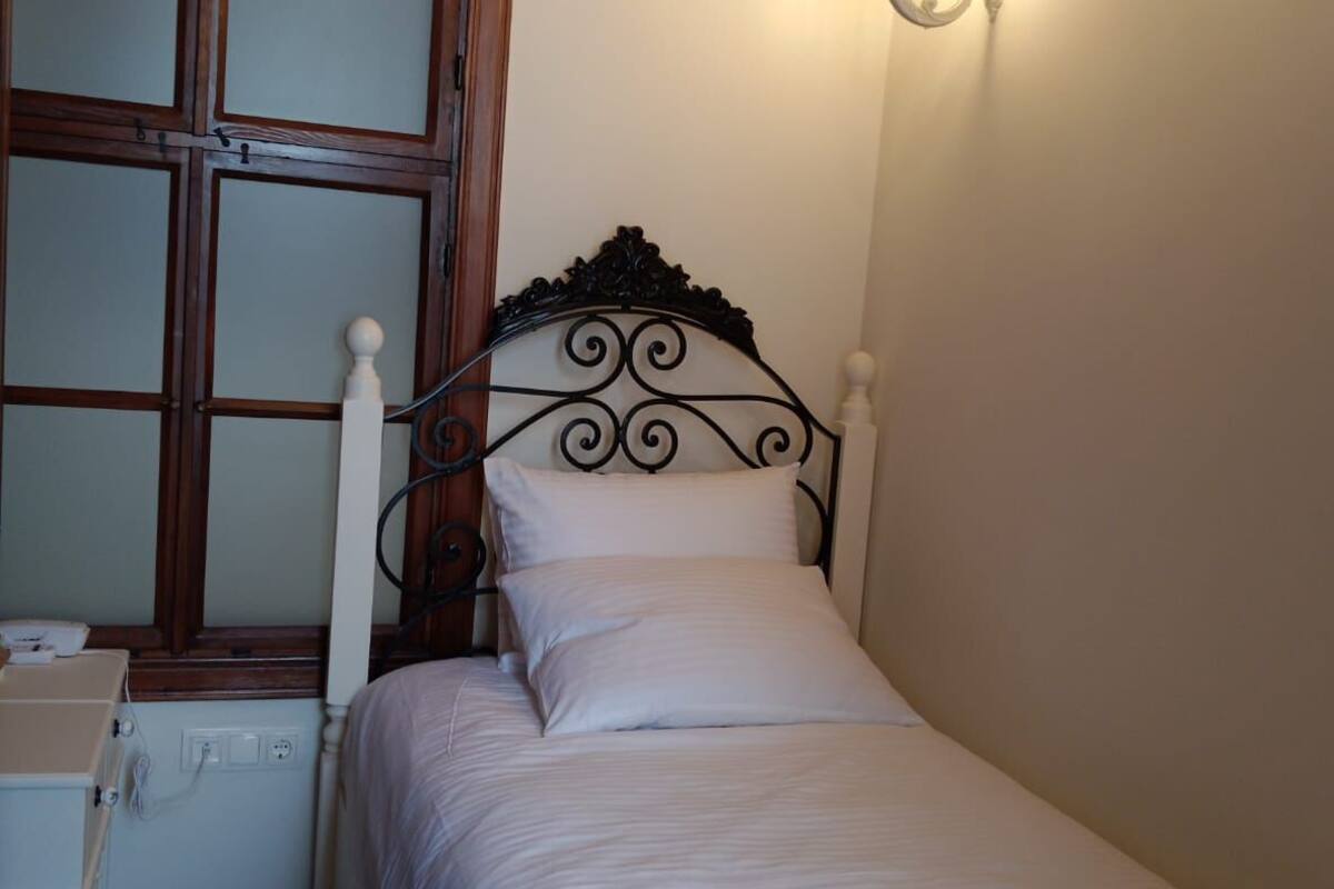 Sábanas de algodón egipcio, ropa de cama de alta calidad y wifi gratis