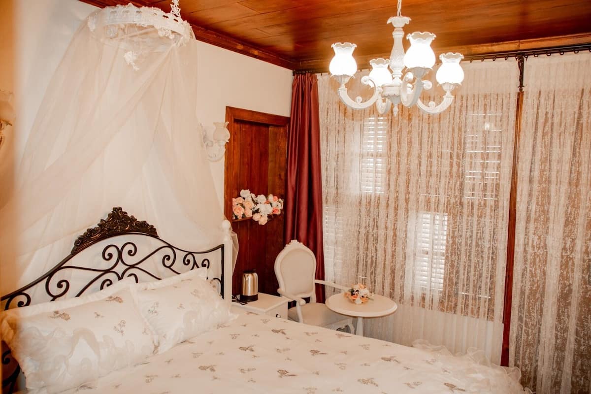 Chambre Double Lune de Miel | Draps en coton égyptien, literie de qualité supérieure, Wi-Fi gratuit
