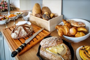 Free daily buffet breakfast - Schloss Rattey (Schoenbeck)