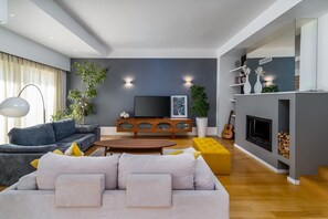 Televisio, takka, videopelejä