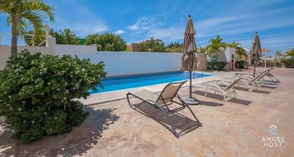 Top-Floor Condo w/Ocean Views, Pool & Gym Access