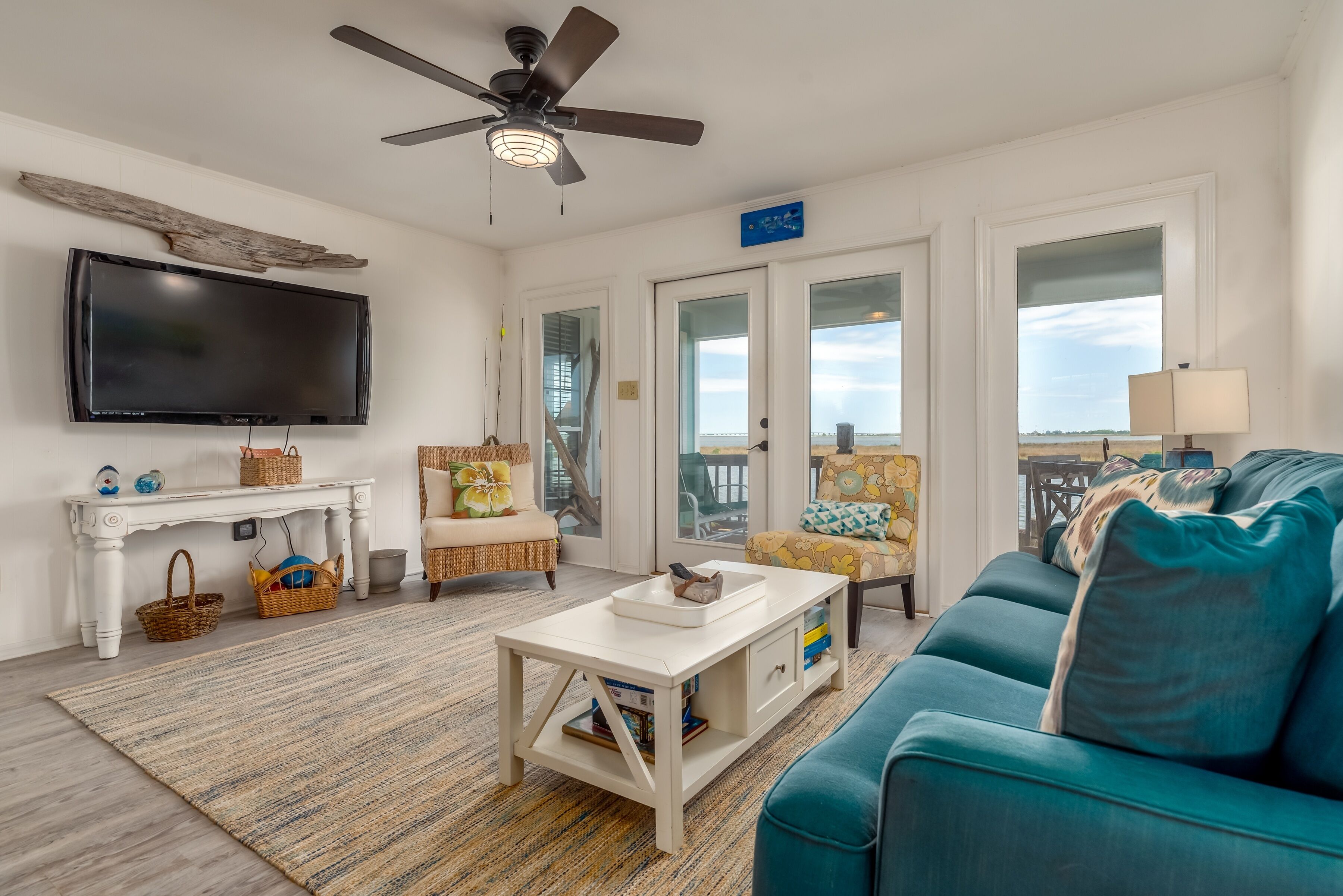 House, 4 Bedrooms | Living room