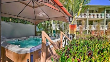 Studio | Outdoor spa tub