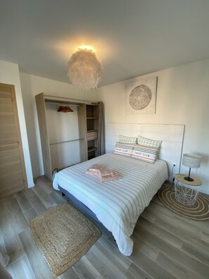 3 bedrooms, desk, iron/ironing board, travel cot