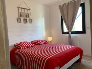 3 camere, una scrivania, ferro/asse da stiro, culla da viaggio