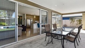 Unclassified image, 4 of 21, button - Executive lifestyle holiday accommodation, free WIFI. Town center. (Robe)