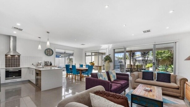 Unclassified image, 1 of 21, button - Executive lifestyle holiday accommodation, free WIFI. Town center. (Robe)