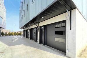 Exterior - Beautiful Three Story Townhouse - Downtown Traverse City (Traverse City)