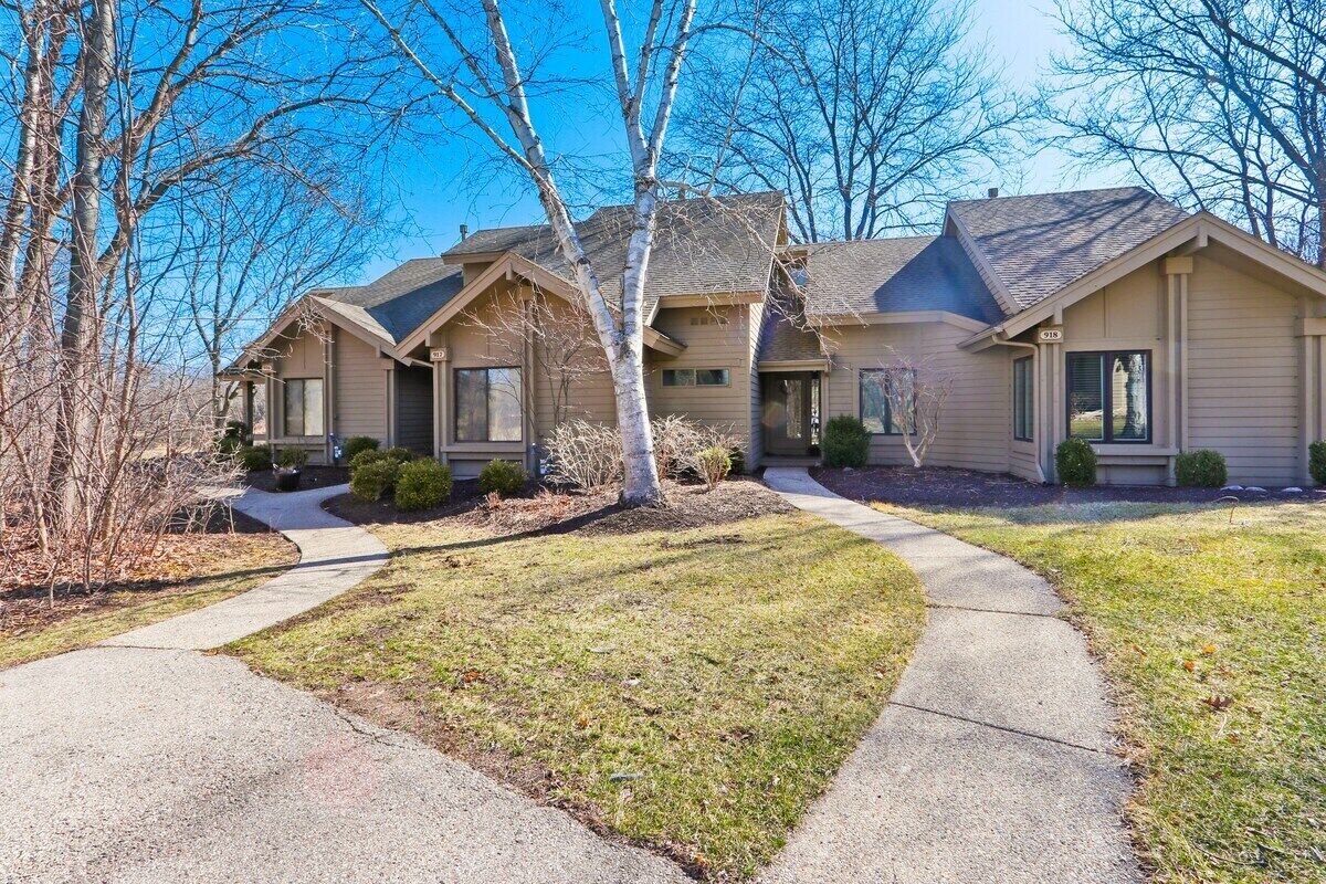 Duck Pond Getaway Spacious Abbey Springs condo located in the peaceful Duck Pond area!