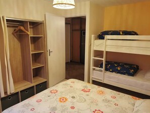2 chambres, fer et planche à repasser, lit parapluie, Wi-Fi gratuit