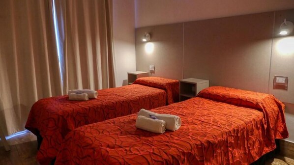 豪華雙床房 | 埃及棉床單、高級寢具、Select Comfort 床墊、客房內保險箱