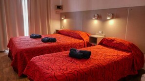 豪華雙床房 | 埃及棉床單、高級寢具、Select Comfort 床墊、客房內保險箱
