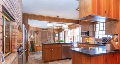 Bear Cottage at Gull Lake