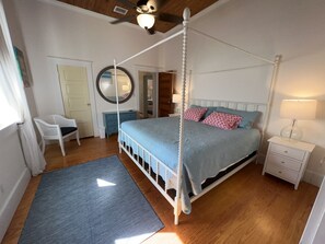 3 habitaciones, escritorio, tabla de planchar con plancha y wifi gratis