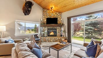 Smart TV, fireplace