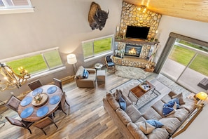 Smart TV, fireplace