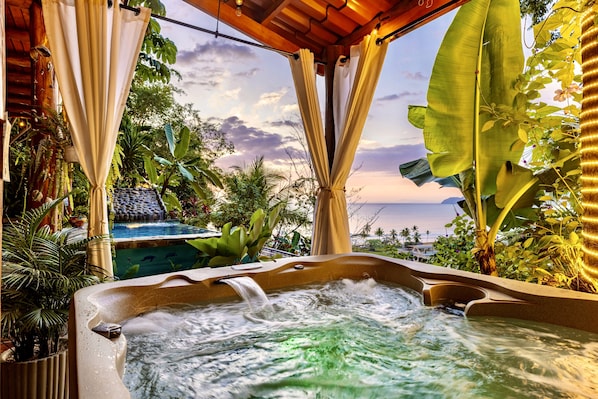 Outdoor spa tub - Ocean View 🌅Infinity Pool Villa & Hot Tub !CLOSE TO BEACH! (Jaco Beach)