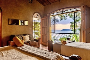 6 bedrooms, in-room safe, iron/ironing board, travel crib - Ocean View 🌅Infinity Pool Villa & Hot Tub !CLOSE TO BEACH! (Jaco Beach)