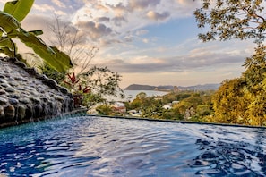 Outdoor pool, a heated pool - Ocean View 🌅Infinity Pool Villa & Hot Tub !CLOSE TO BEACH! (Jaco Beach)