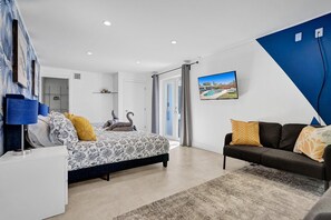 4 bedrooms, desk, iron/ironing board, free WiFi
