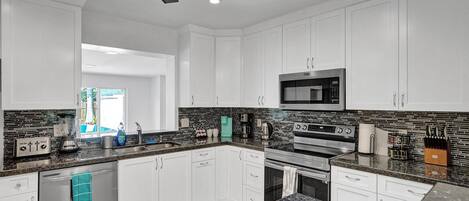 Frigorífic, microones, forn i placa de cuina