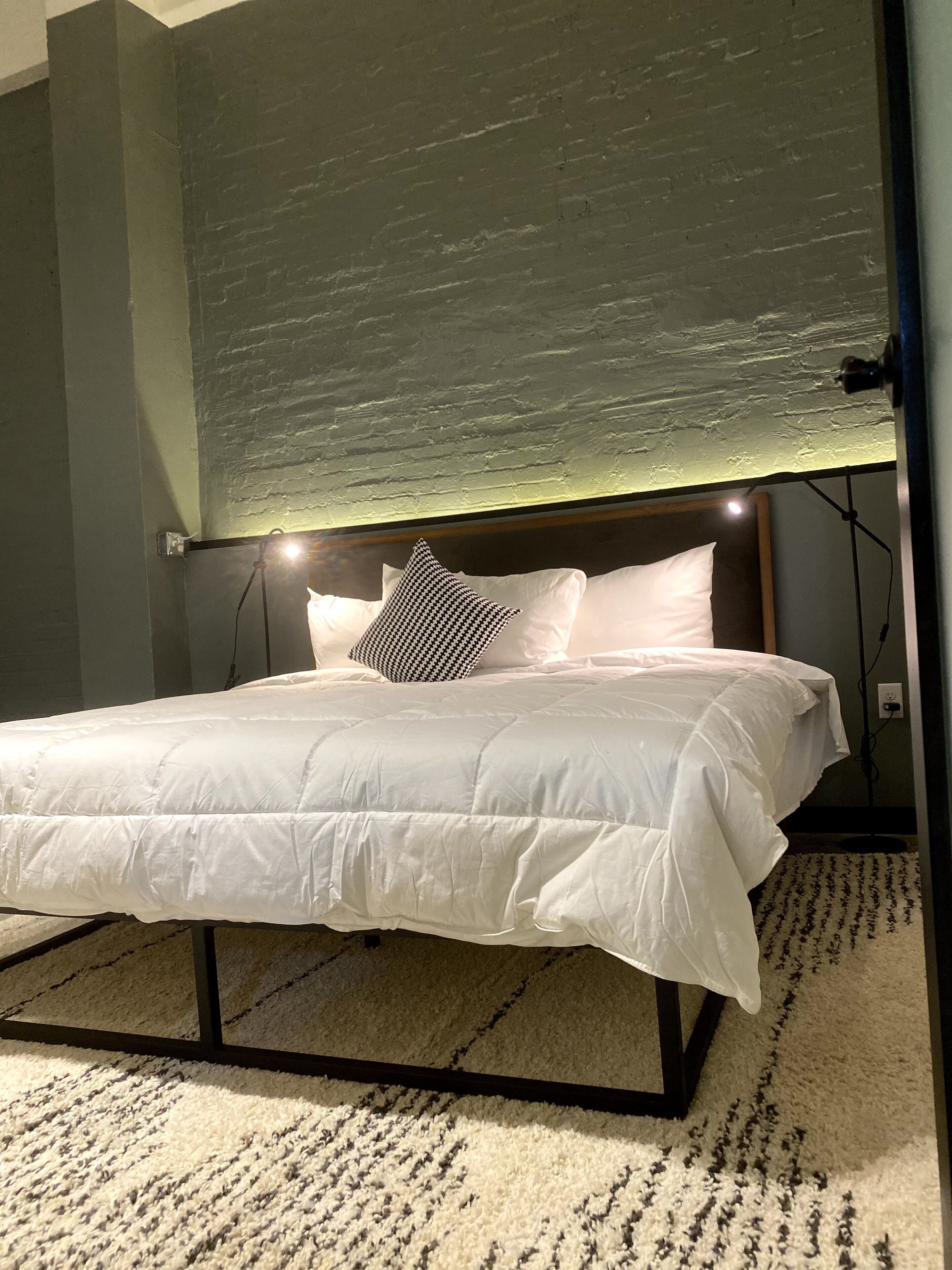 Apartment | Blackout drapes, iron/ironing board, free WiFi