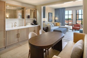 55-inch flat-screen TV with cable channels, TV, Netflix - The Alamite, Tuscaloosa, a Tribute Portfolio Hotel (Tuscaloosa)