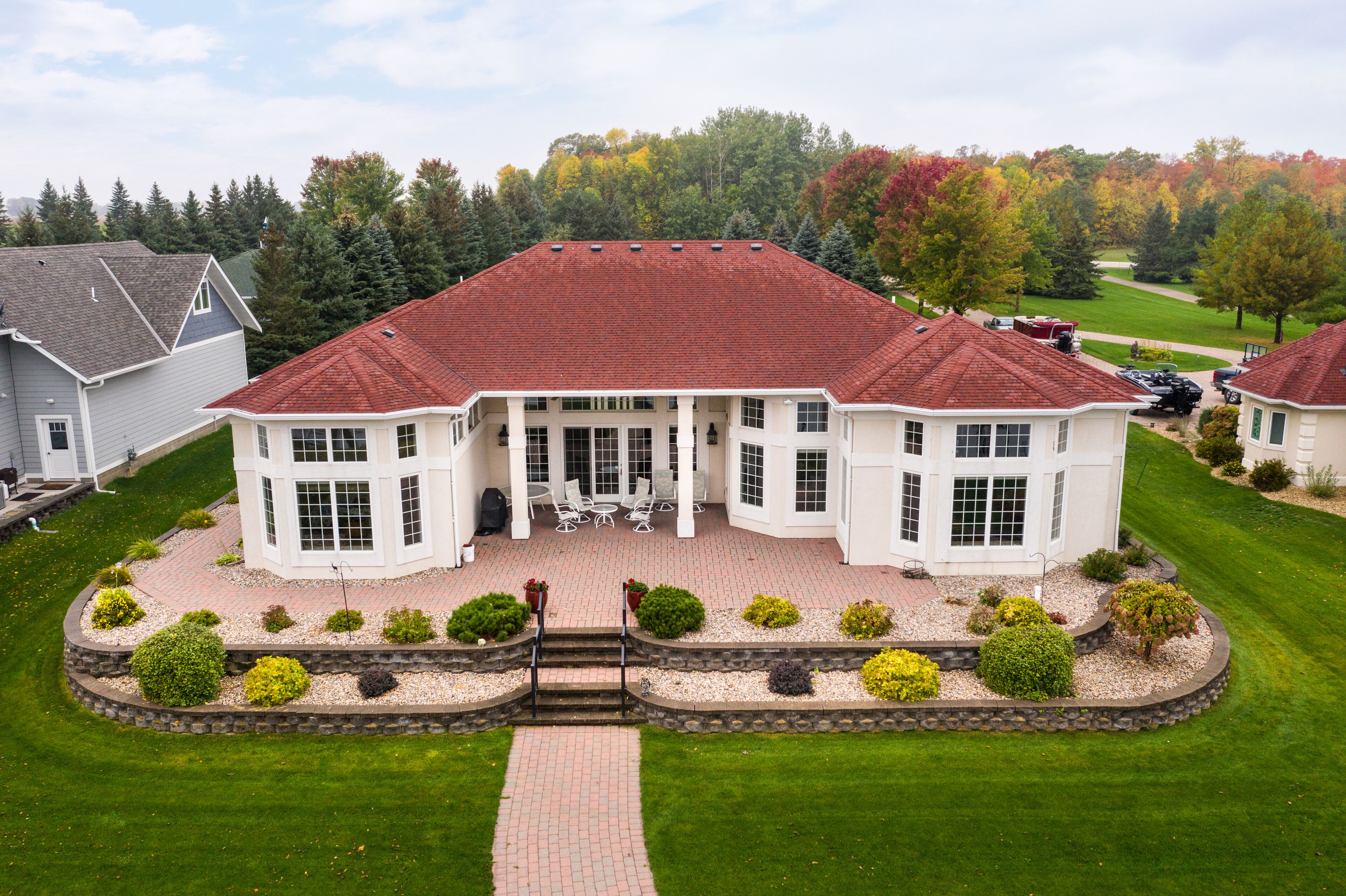 Glamorous Villa on Fantastic Lake Carlos