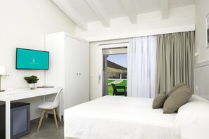 Chambre Triple | Minibar, coffres-forts dans les chambres, bureau, chambres insonorisées