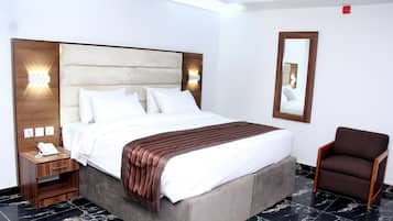 Deluxe Single Room | Tempur-Pedic beds, desk, laptop workspace, free WiFi