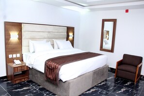 Habitación individual Deluxe | Colchones Tempur-Pedic y escritorio