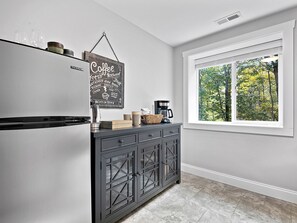 冷蔵庫、電子レンジ、コーヒー / ティーメーカー、電気ポット