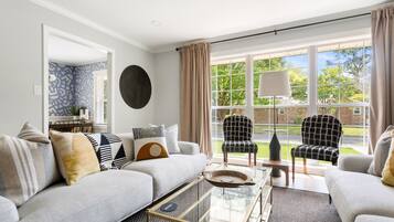 Fernseher, Kamin, Arbeitsbereiche