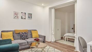 Smart TV, computer monitors