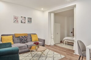 Smart TV, computer monitors