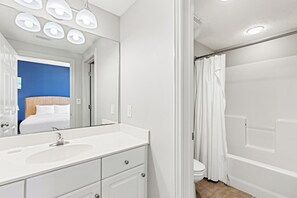 Bruser, boblebadekar, hårtørrer, håndklæder