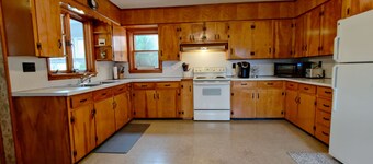 The Ole Farmhouse at Warm Springs  - Country Living For the Whole Family