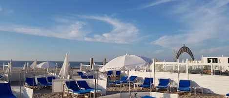 Una spiaggia nelle vicinanze