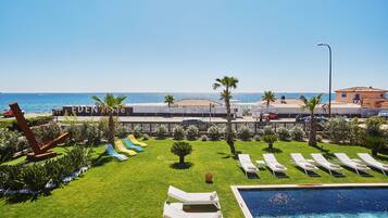 Habitación de diseñador, 1 cama Queen size, con acceso para personas discapacitadas, vista al mar | Ropa de cama de alta calidad y caja de seguridad en la habitación