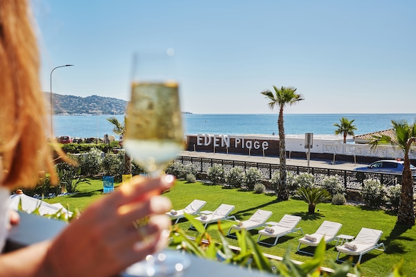 Exclusive Suite, 1 King Bed, Hot Tub, Sea View | Premium bedding, in-room safe, desk, laptop workspace